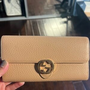 Authentic Gucci Wallet (never used)